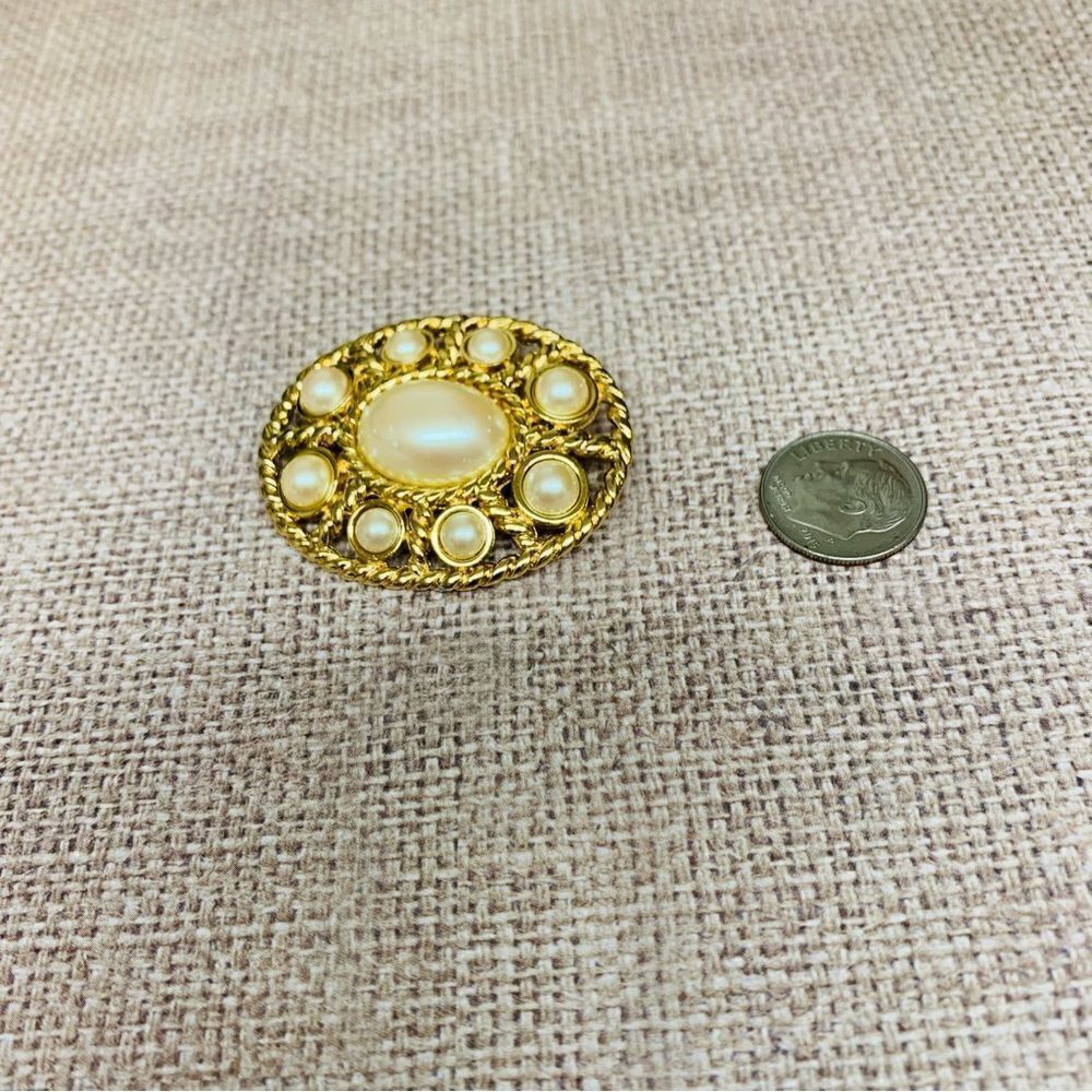 VTG Monet Gold Pearl Brooch‎